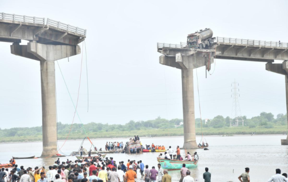 CM announces ₹4 lakh compensation for victims’ families